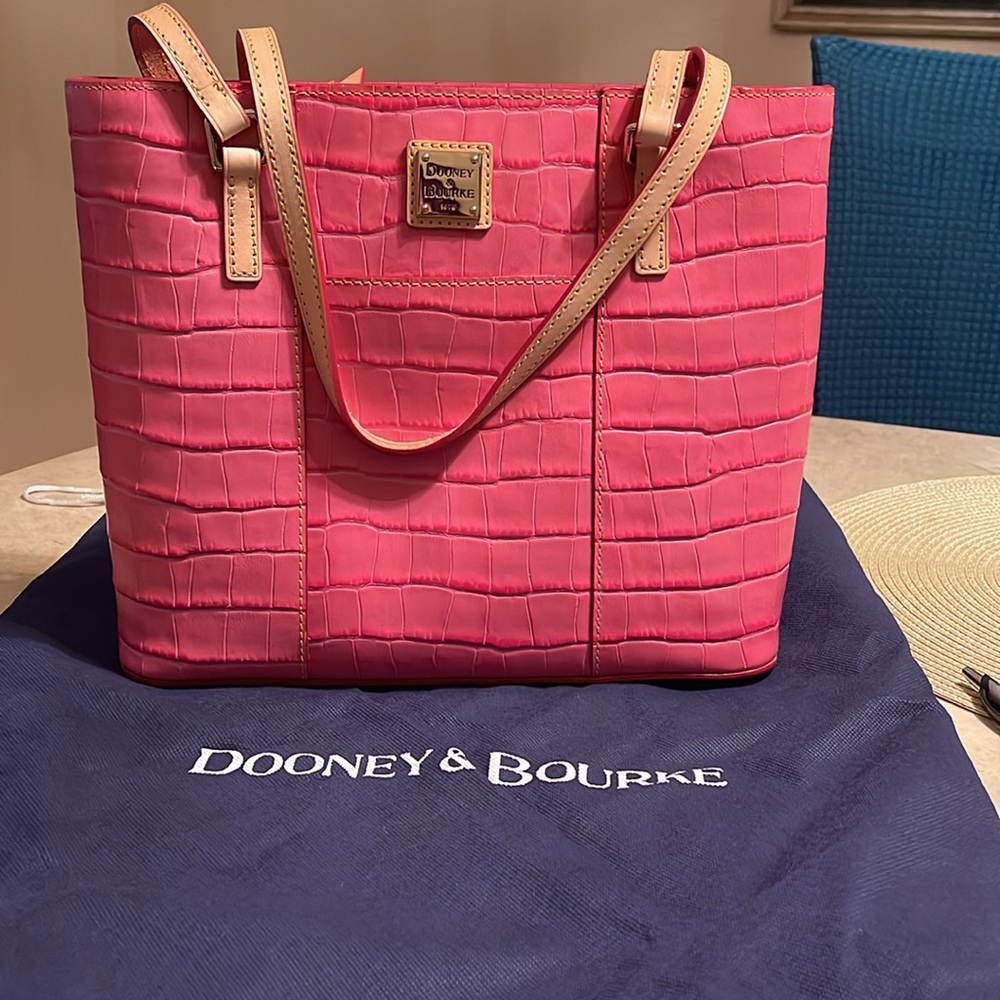 Small Lexington Dooney & Bourke NWT Pink Alligator.  A couple of scuffs